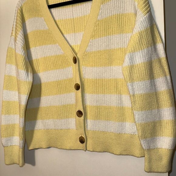 Old Navy Women’s Large Chunky Knit Cardigan Sweater White Butter Yellow Stripe - Picture 2 of 9